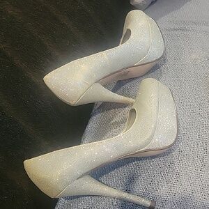 Sparkly Silver High Heels Platform Pumps with Shimmering Texture